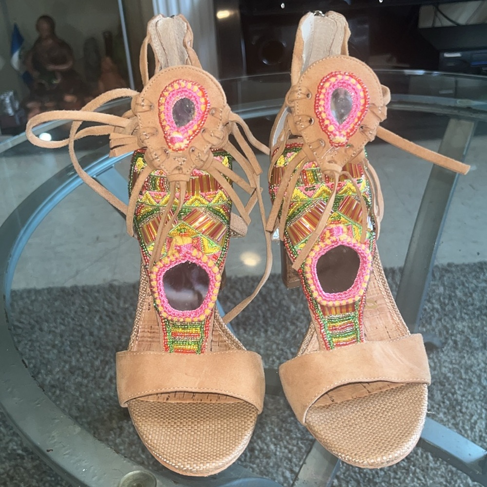 A pair of sexy cool shoe !  Fringe colorful sexy shoe 👠